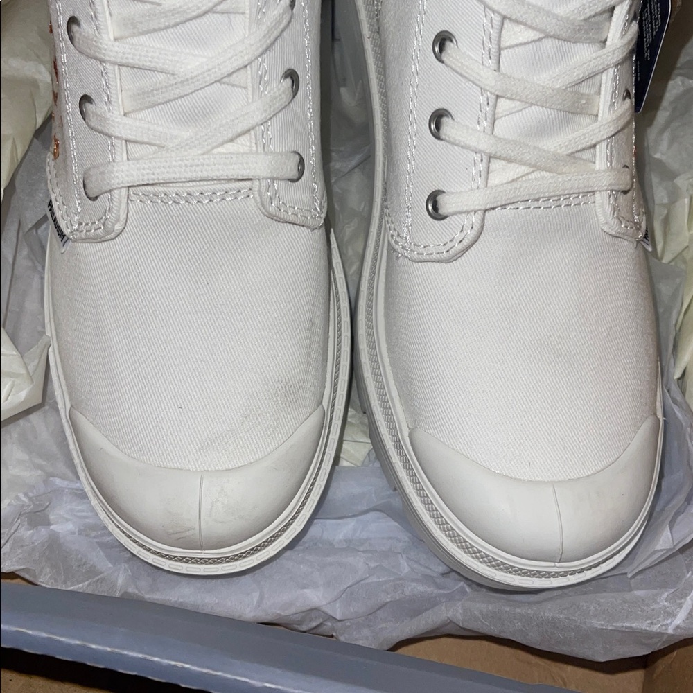 Palladium Pallabase Bootie in Star White
Textile Customize with Gold flakes - Picture 6 of 6